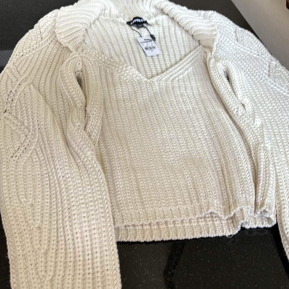 Express cable knot low cut cropped sweater! - Picture 2 of 8